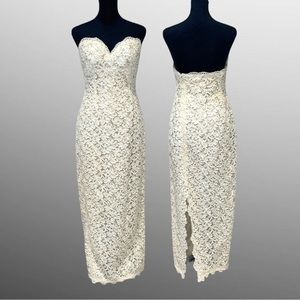 24 Woman Cream Lace Embellished Sweetheart Gown-Size 4/builtin bra